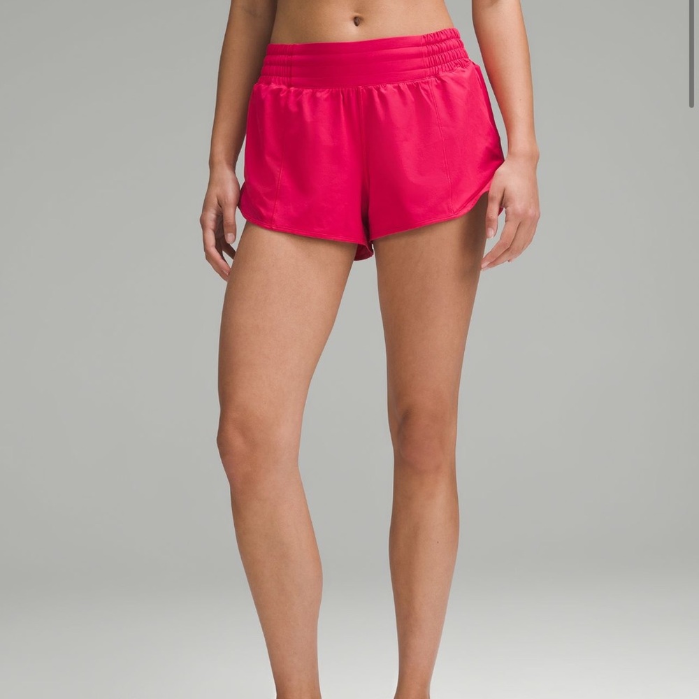 Hotty Hot High-Rise Lined Short 2.5" Cherry mist size 6